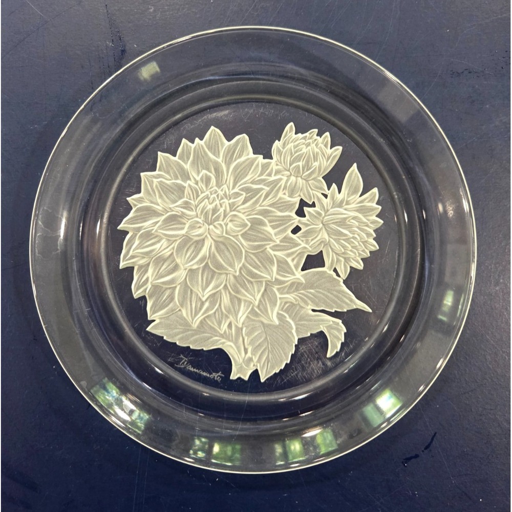 Hoya Flower of the Month Plate October Dahlia Engraved Crystal Yamamoto 6''